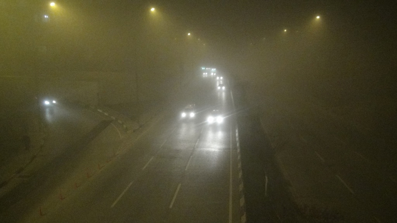 Gaziantep'te yoğun sis hayatı felç etti